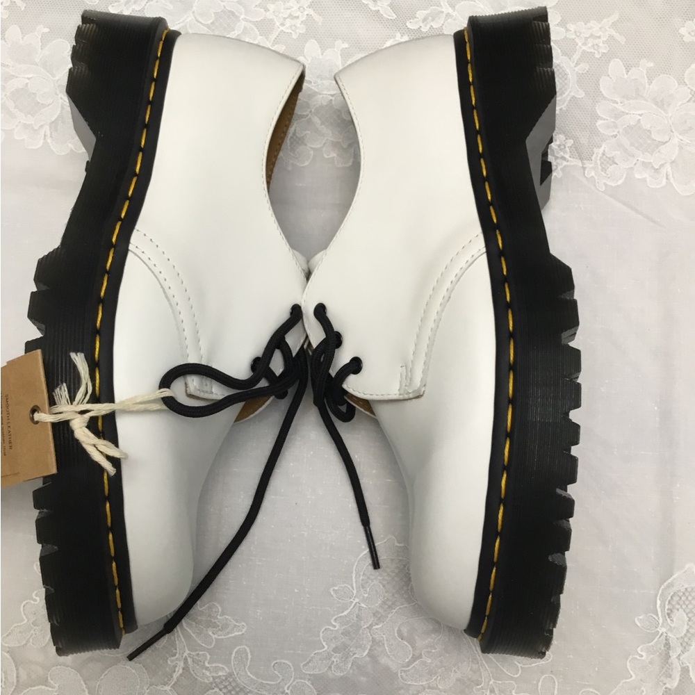 Dr. Martens Tan Leather Interior - Picture 5 of 10